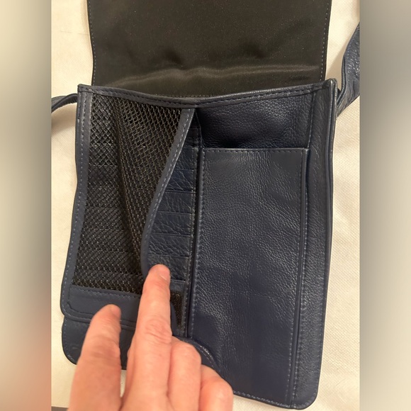 J.P. Ourse & Cie Navy Blue cross body / travel bag. Made in Bolivia - Picture 4 of 10